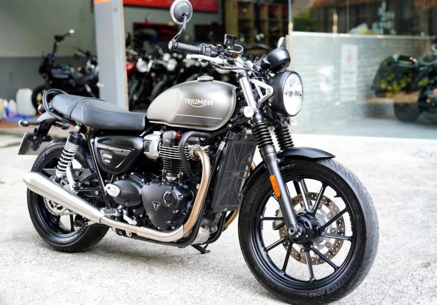 Triumph Speed Twin Matt Ironstone 900cc 2023 odo 2030km