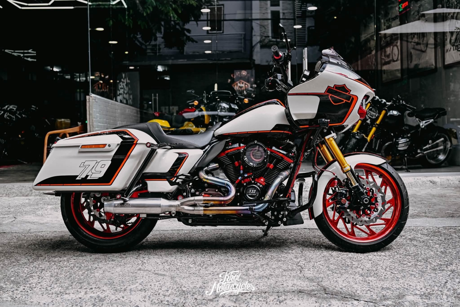 Harley Davidson Road Glide Special 2022 đi lướt 2k km vào 900 triệu tiền đồ chơi
