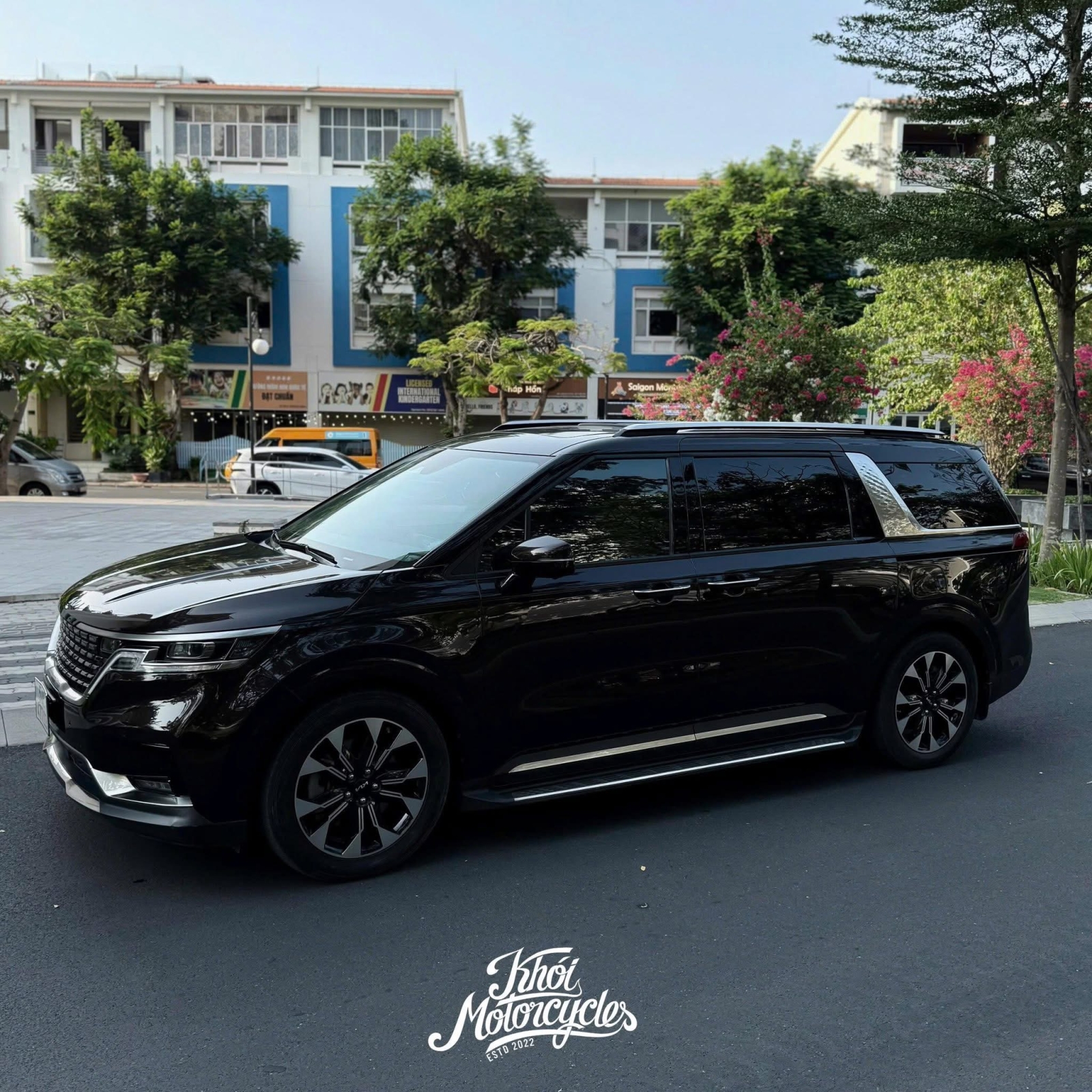 Kia Carnival 2.2D Signature 2022 màu nâu Ruby odo 5v km